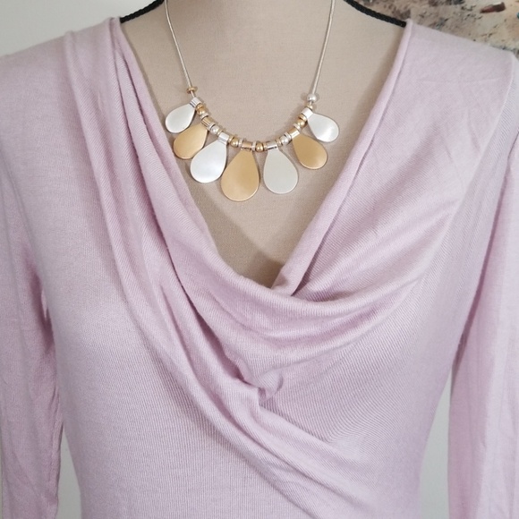 Ann Taylor lavender ligh weigh top. Size S - Picture 2 of 8